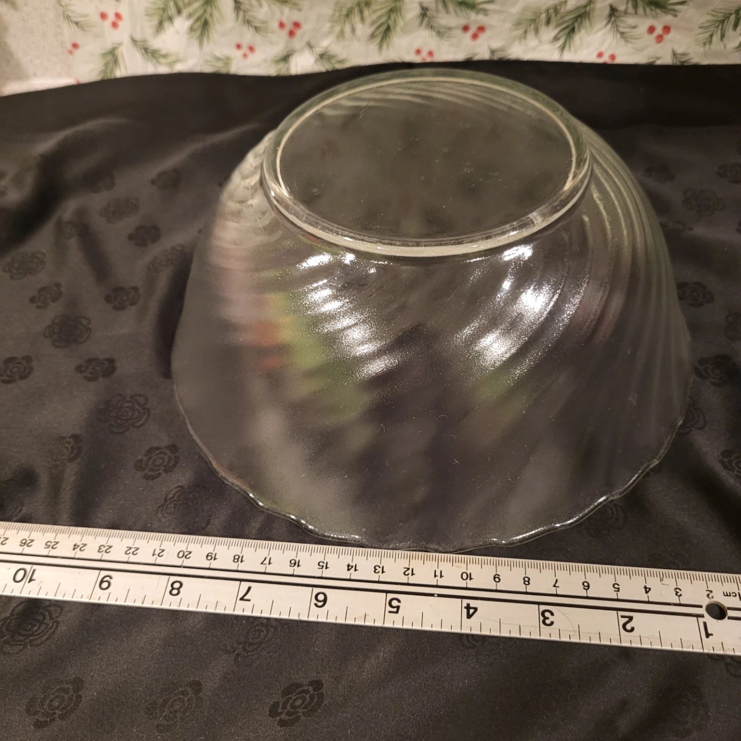 Clear Glass Swirl Bowl - photo 3