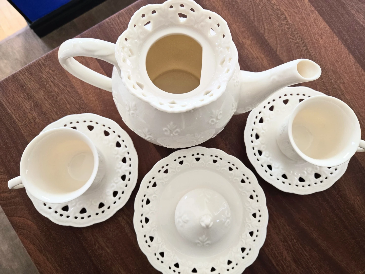 Skye McGhie "Cream Lace" Fine Porcelain Teaset - photo 3