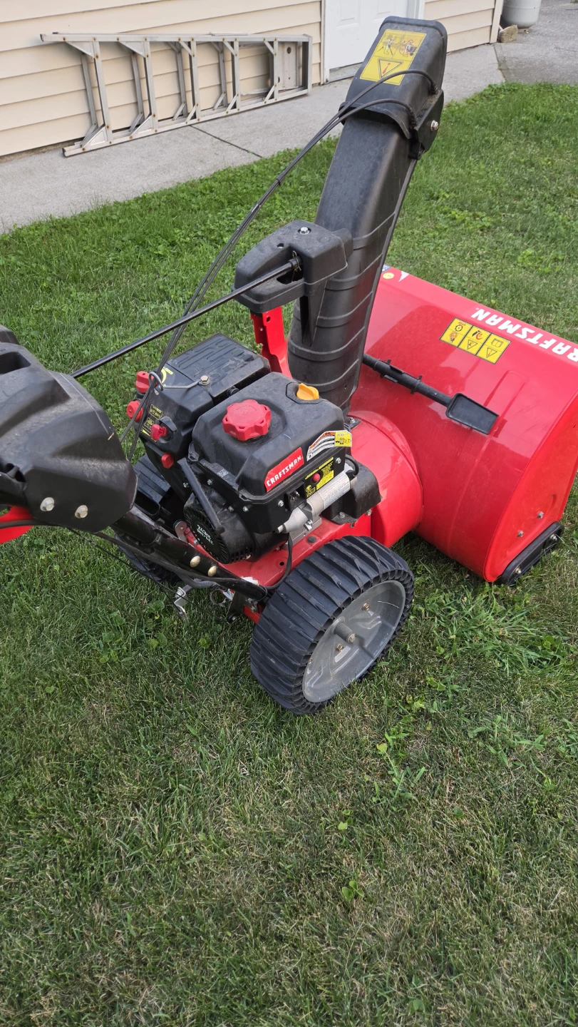 Craftsman 28" snowblower - photo 3