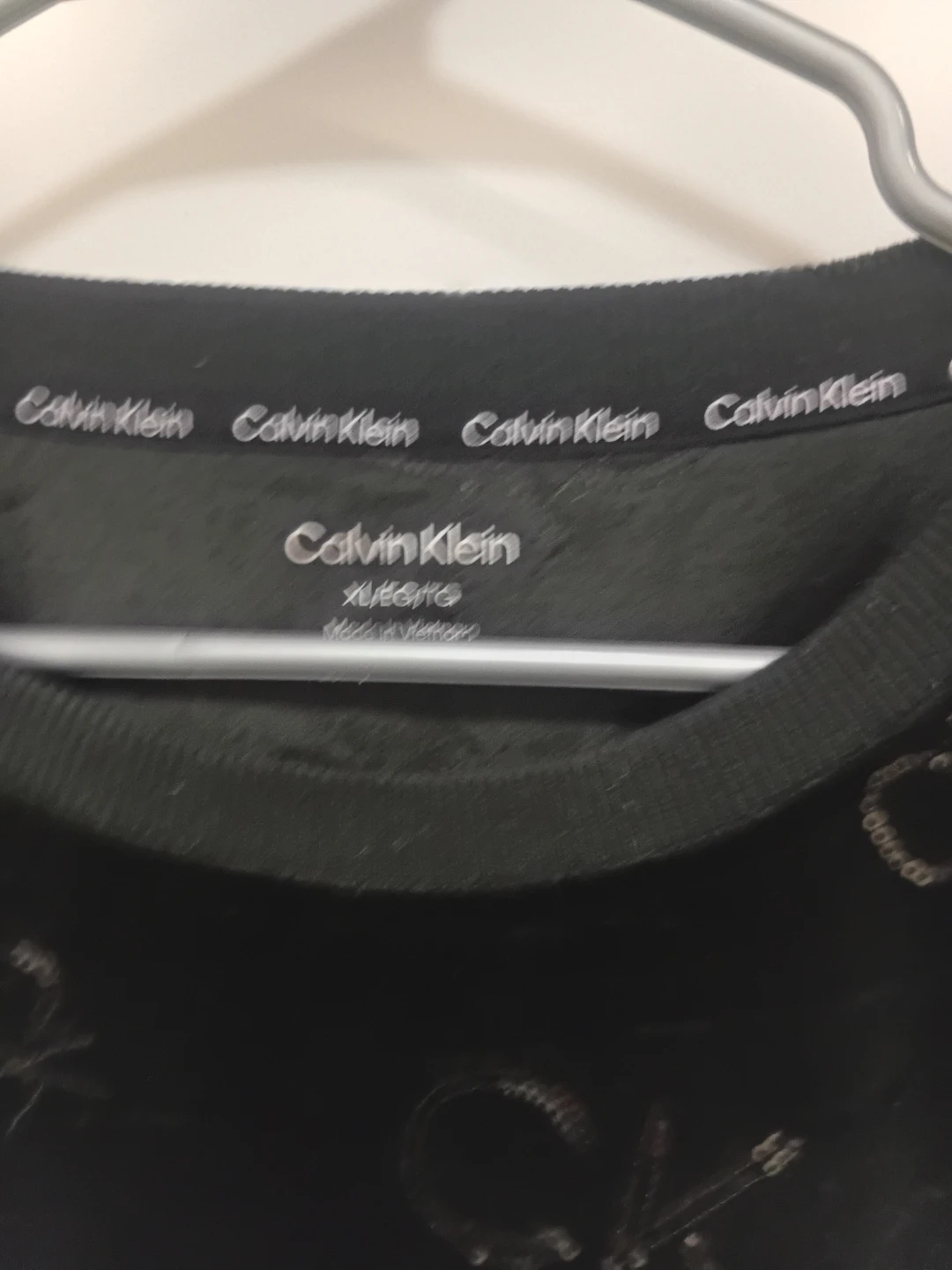 Chandail Calvin Klein à paillettes - photo 3