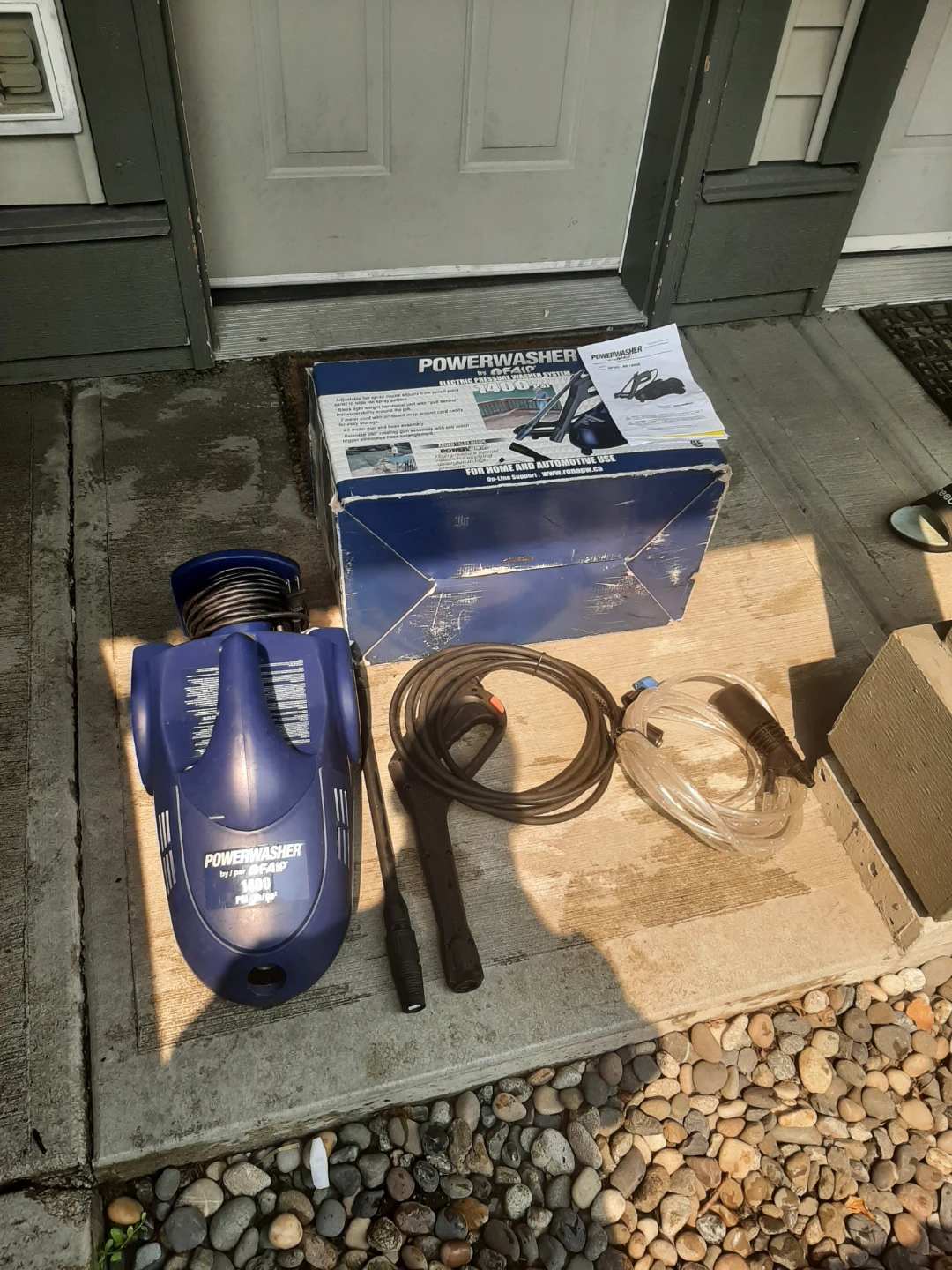 POWERWASHER 1400 PSI Pressure Washer