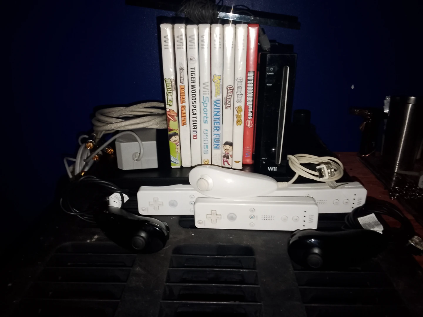 Nintendo Wii Console Bundle with Games and Controllers