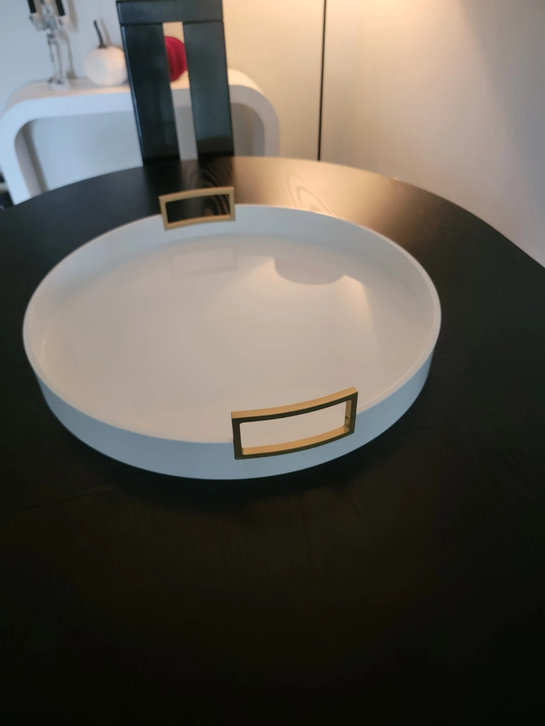 White circular serving tray with gold handles - photo 3
