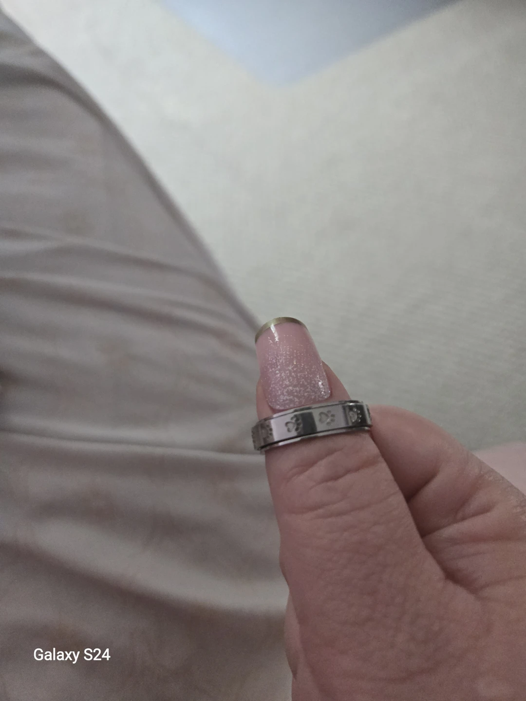Stainless steel dog paw spinner anxiety ring - photo 3