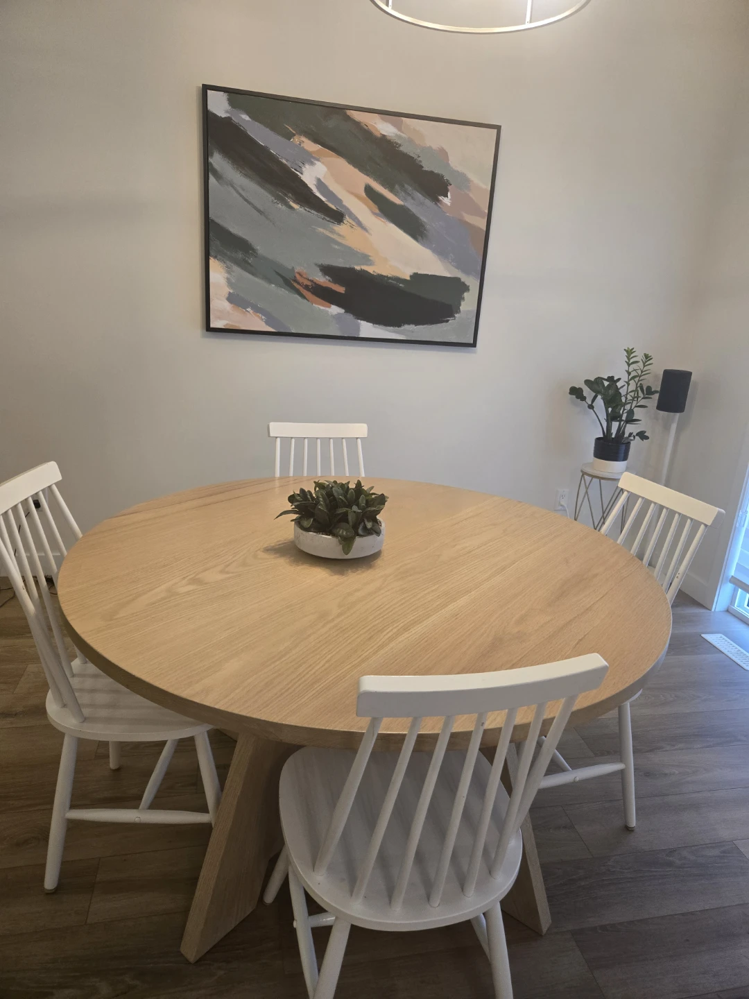 Round Hardwood Dining Table - photo 4