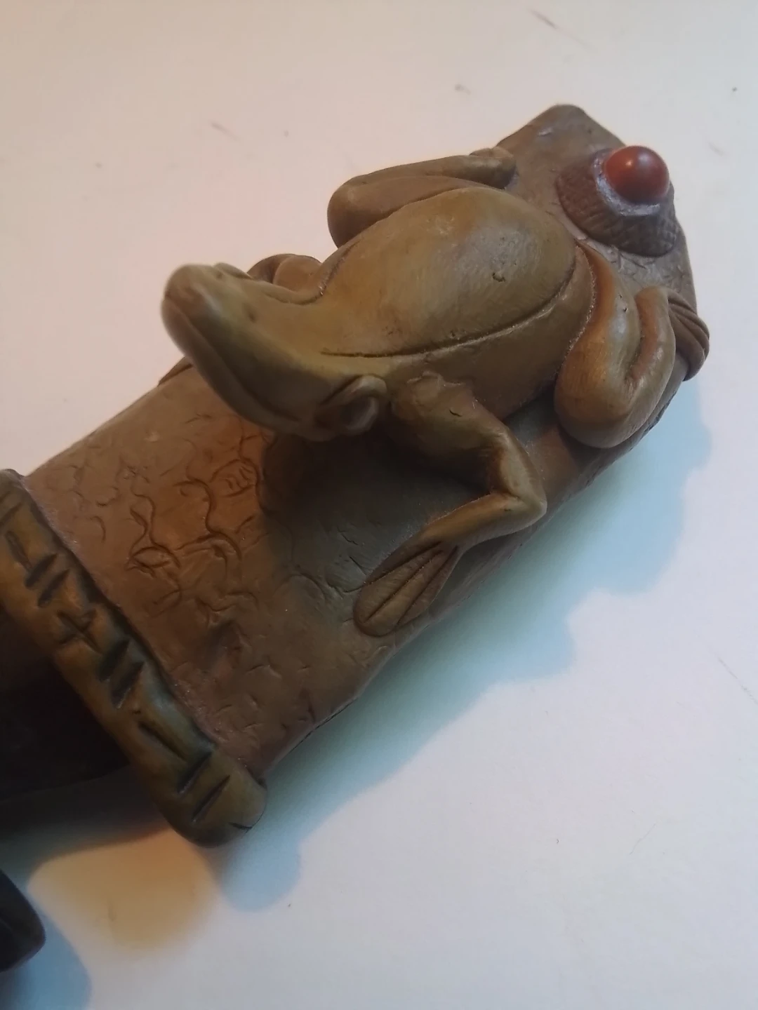 Hand-Carved Veined Stone Ceremonial Knife & Figural Frog Sheath - photo 4