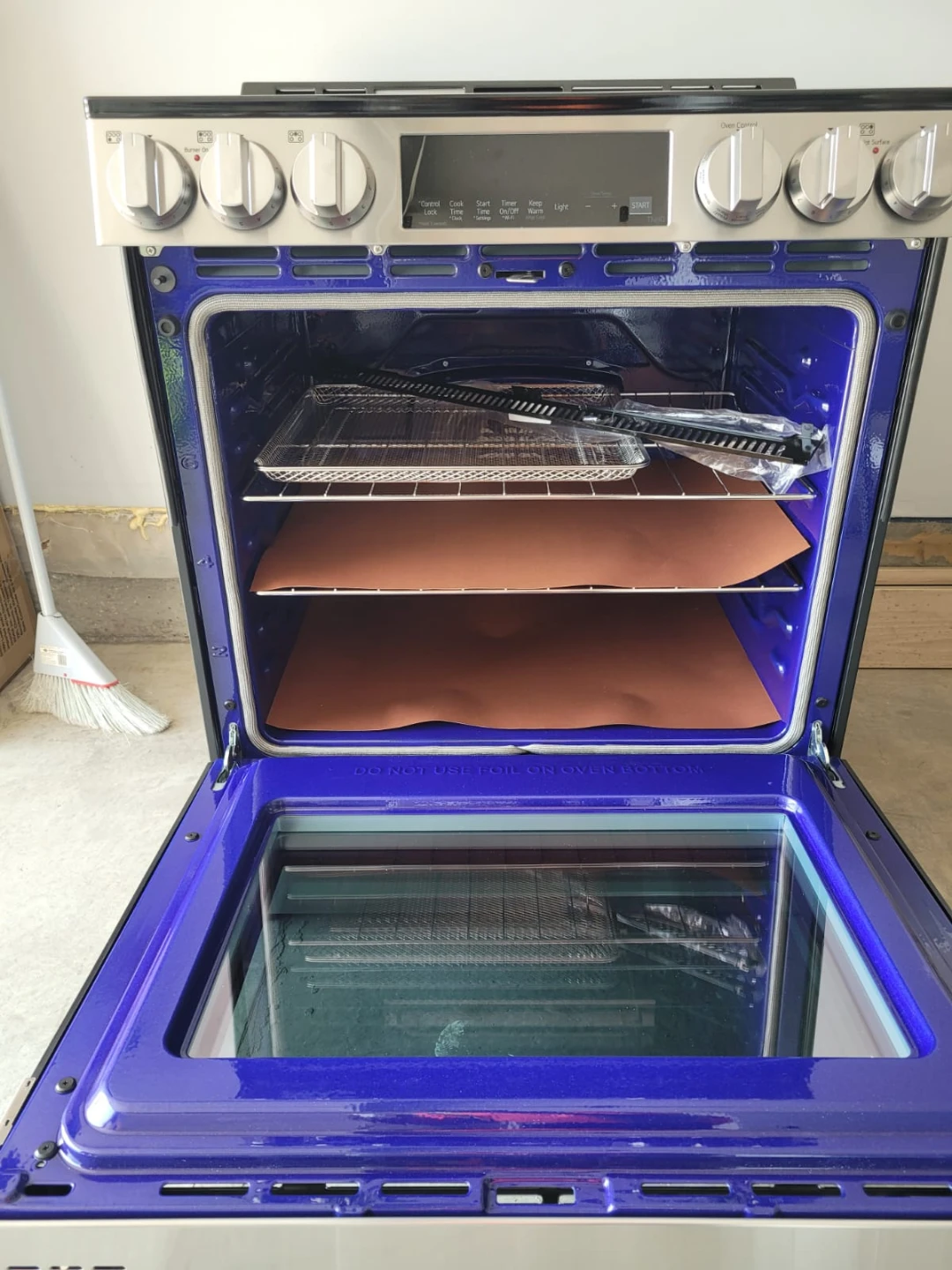 New LG Electric Range LSEL6333XS - photo 2