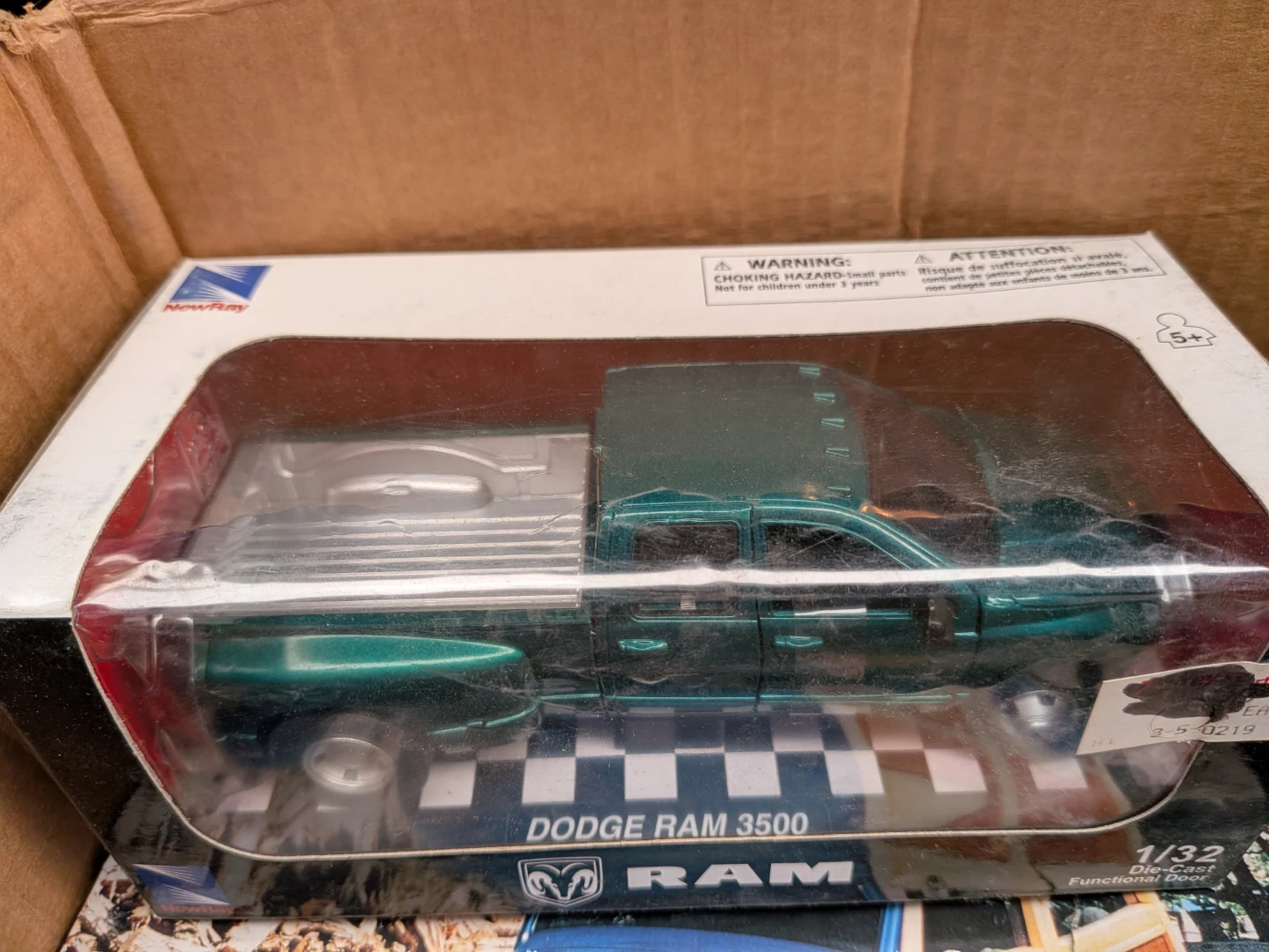 NewRay Dodge Ram 3500 1/32 Scale Die-Cast Truck