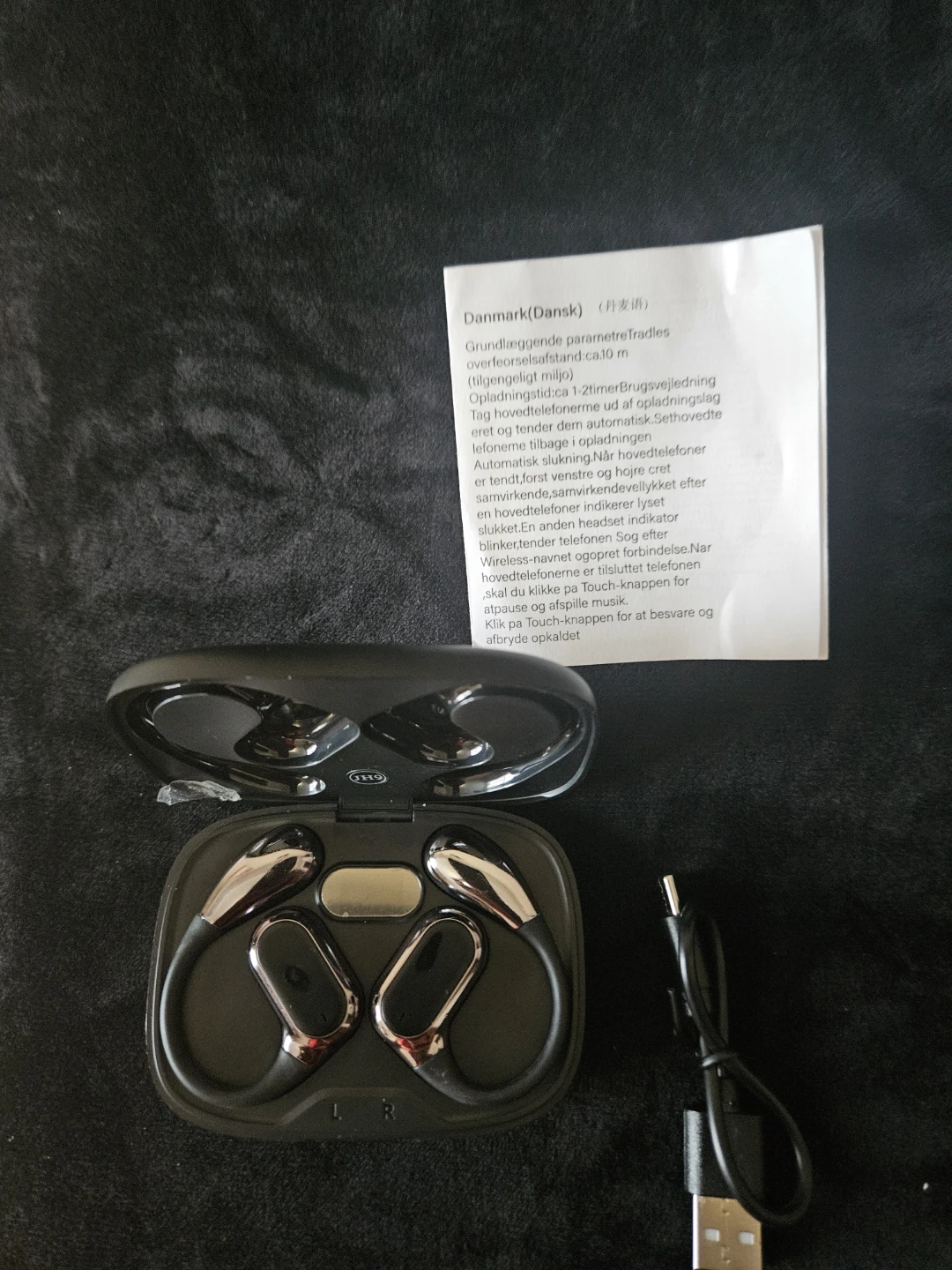 Wireless Earbuds with Charging Case and USB Cable - photo 4