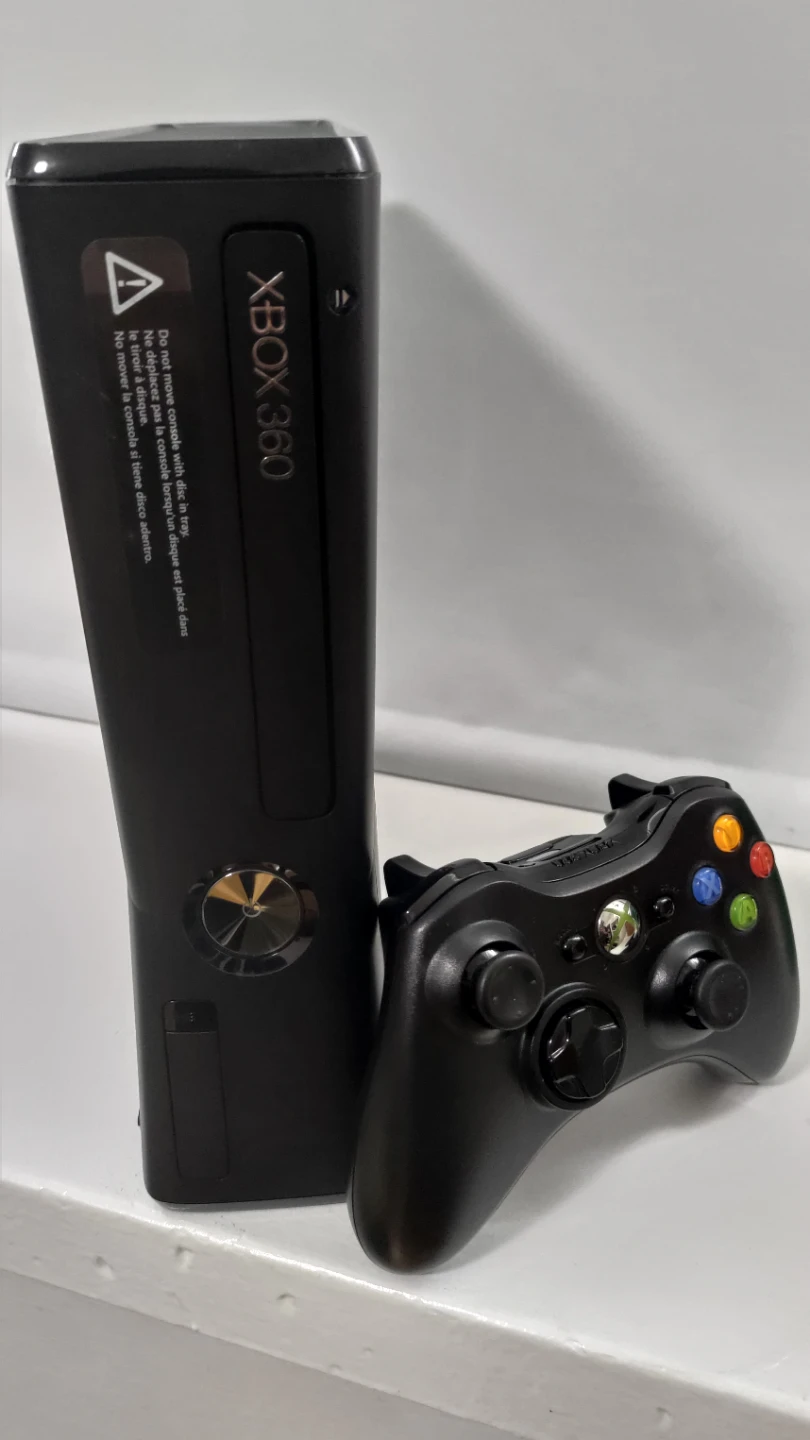 Xbox 360 S Console - photo 2