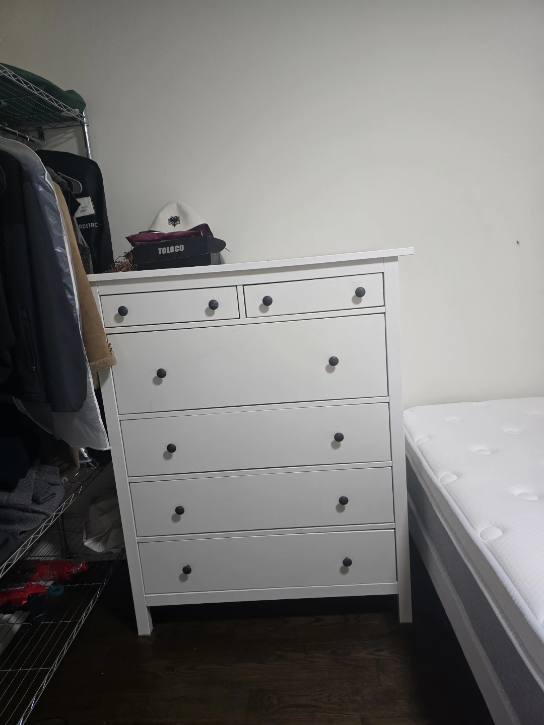 6-drawer dresser in white - photo 4