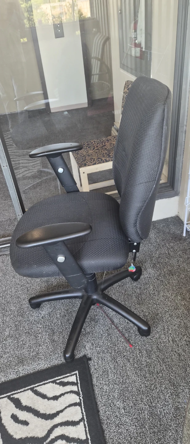 Black Office Chair - photo 2