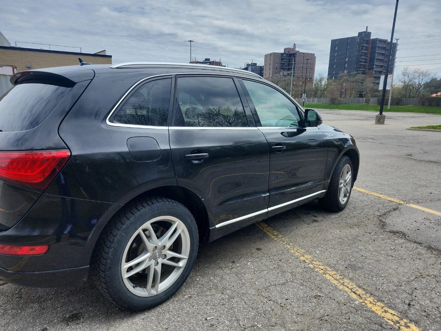 2013 Black Audi Q5 SUV - photo 2