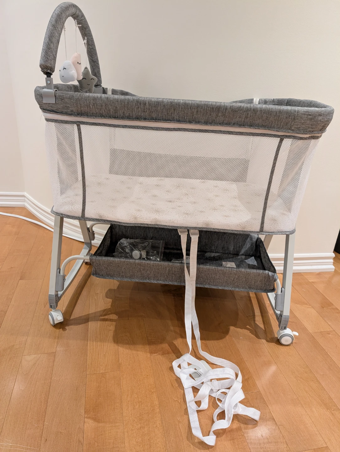 Baby Bassinet with Hanging Toys - photo 2