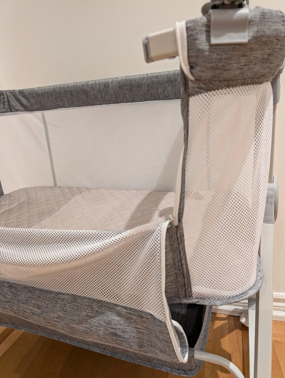 Baby Bassinet with Hanging Toys - photo 3