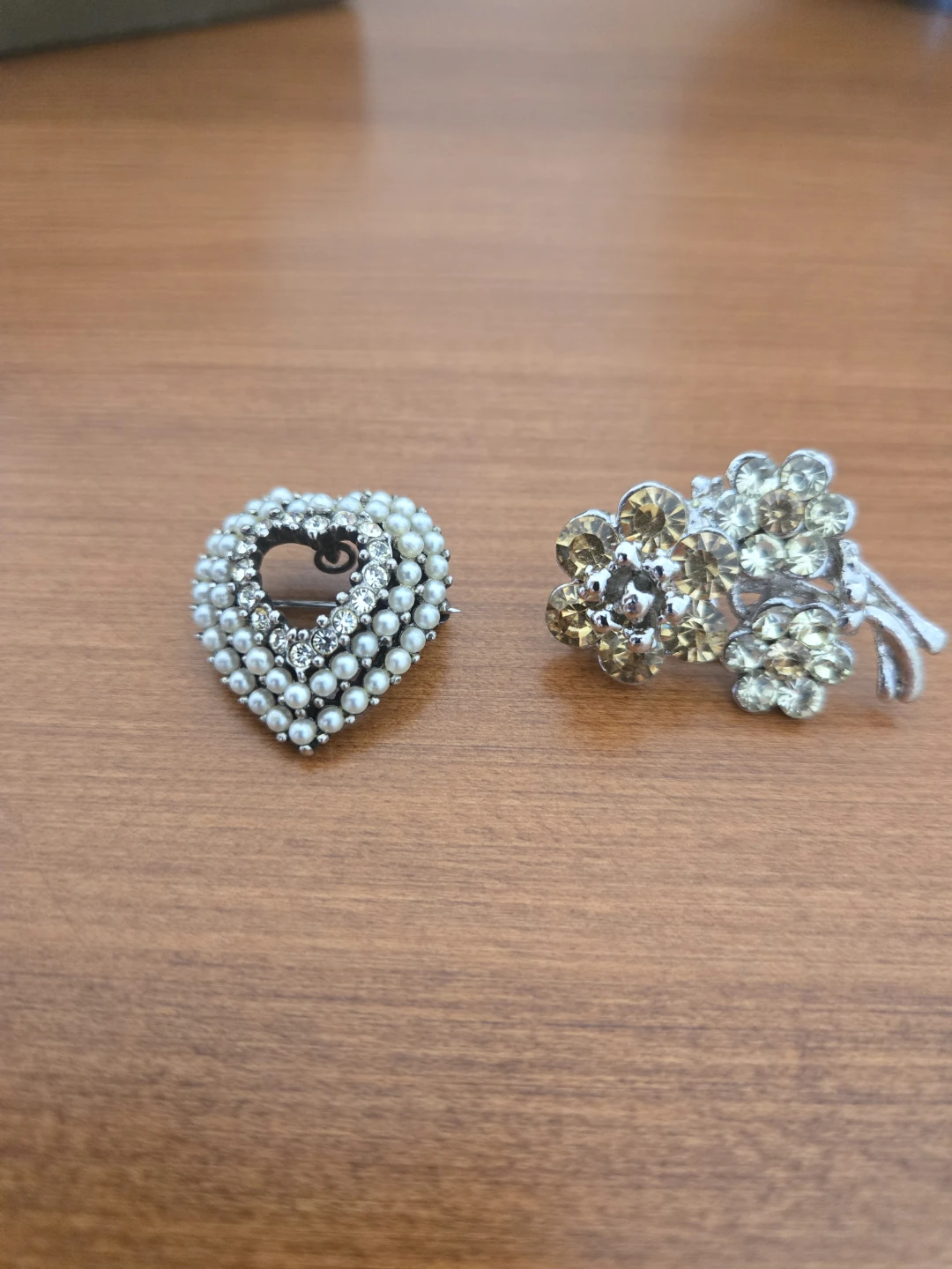 Set of 2 Vintage Brooches - Heart & Flower