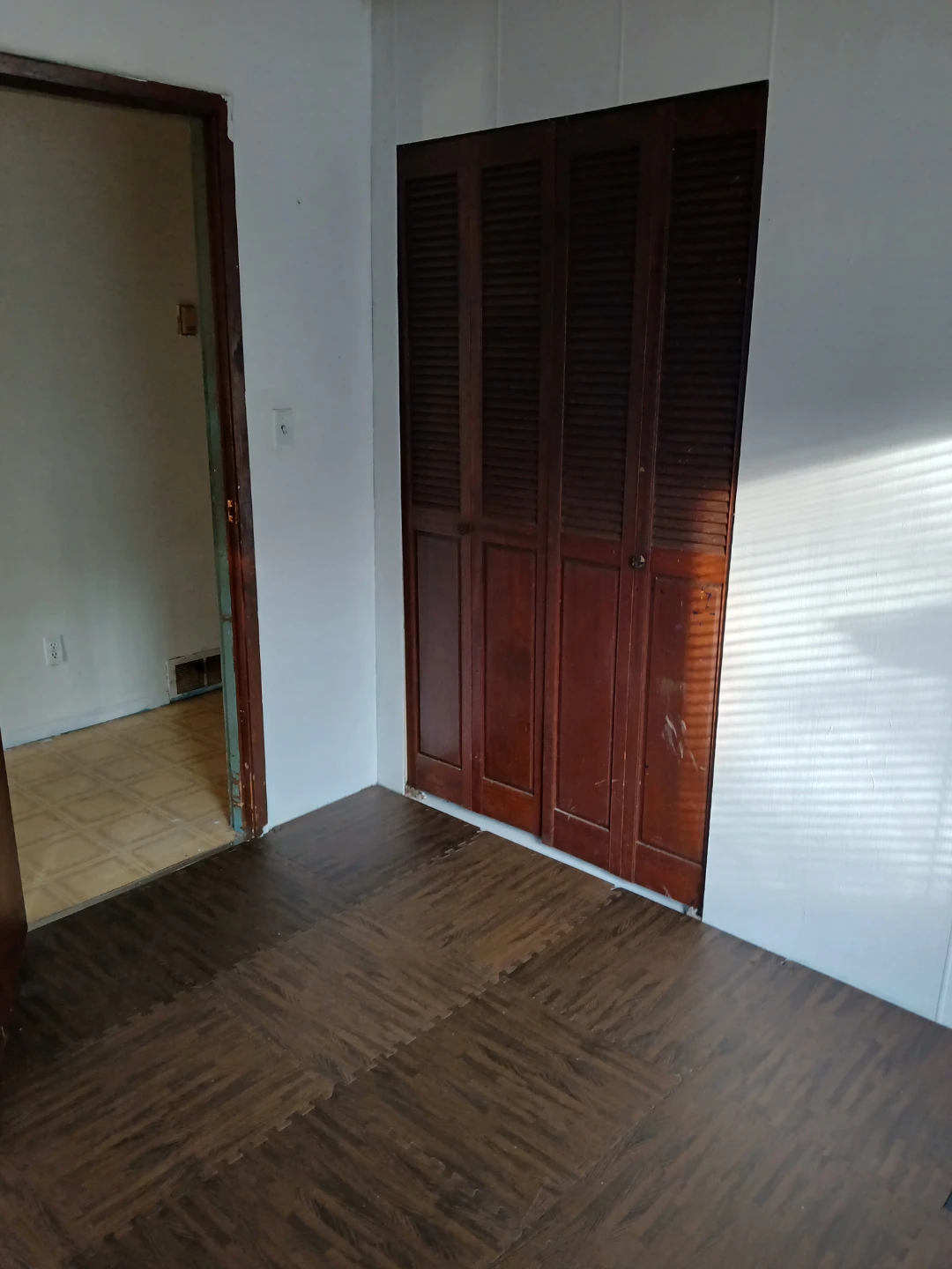 Room for rent-quiet respectful home - photo 4