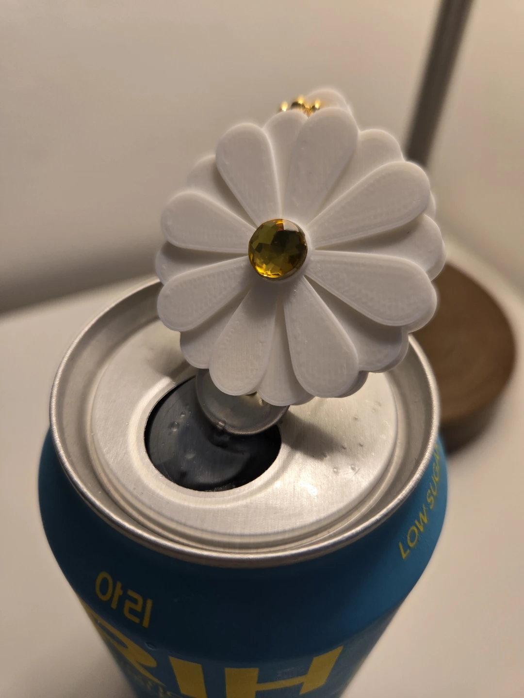 White Daisy Can Opener/Nail Saver/Bag Charm