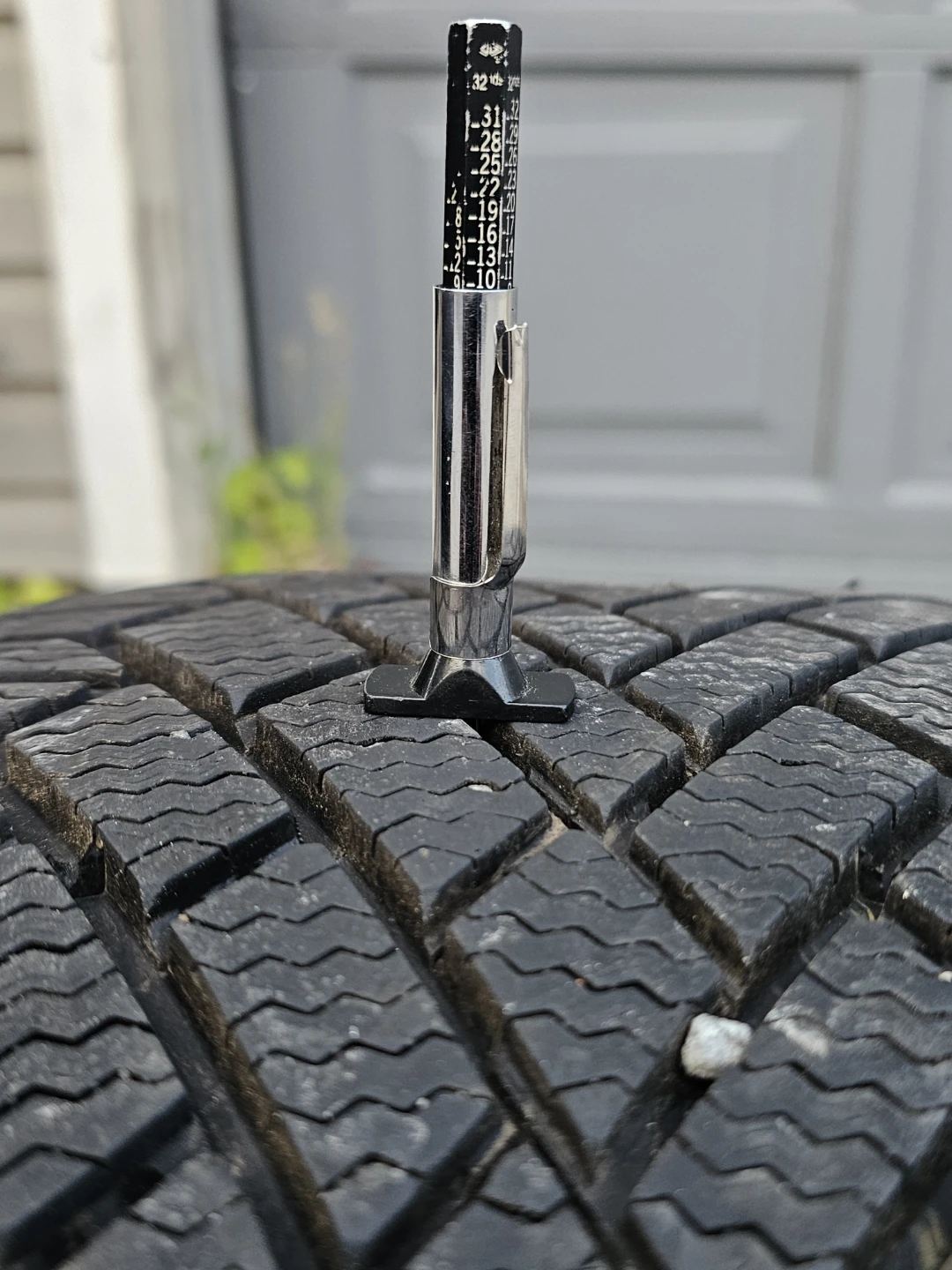 255/35 R20 CONTINENTAL WINTER TIRES (2 ONLY) - photo 2