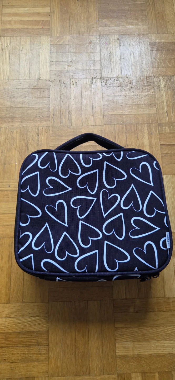 Black lunch bag with white hearts