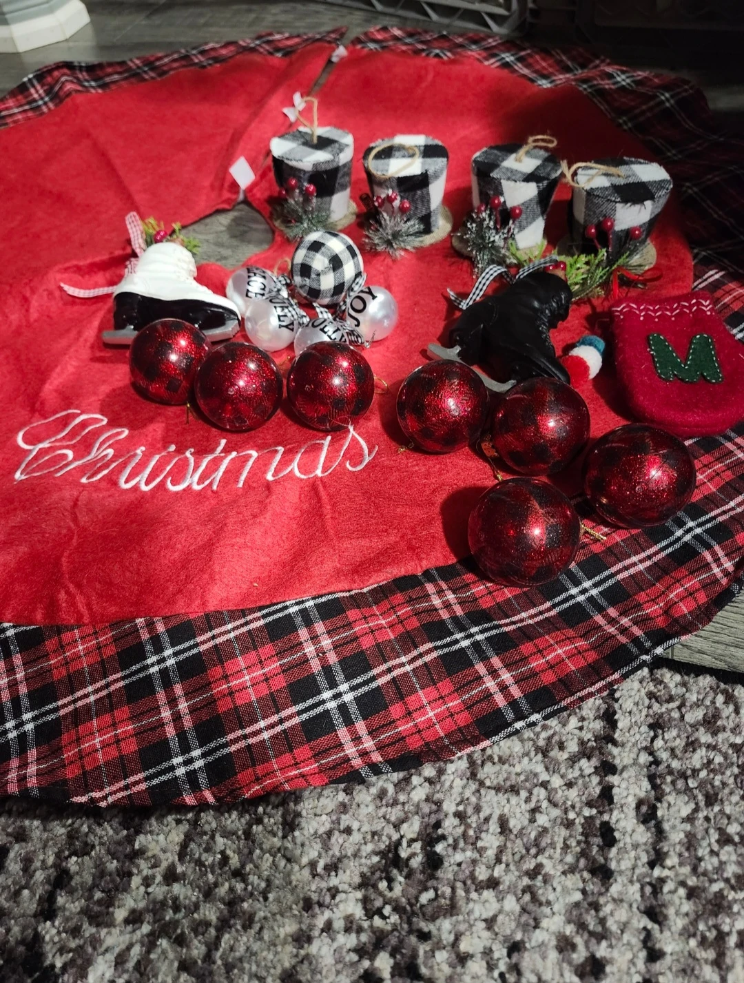 Christmas Tree Skirt with Ornaments and Decorations - photo 5