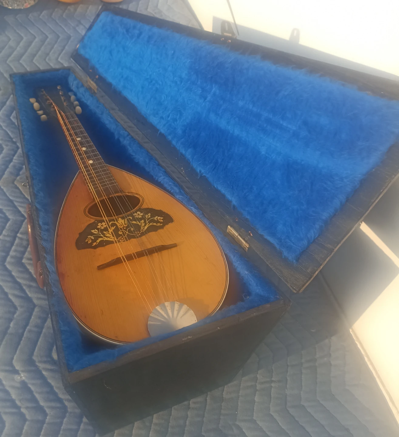 Vintage Bowl type.Mandolin with Original Case
