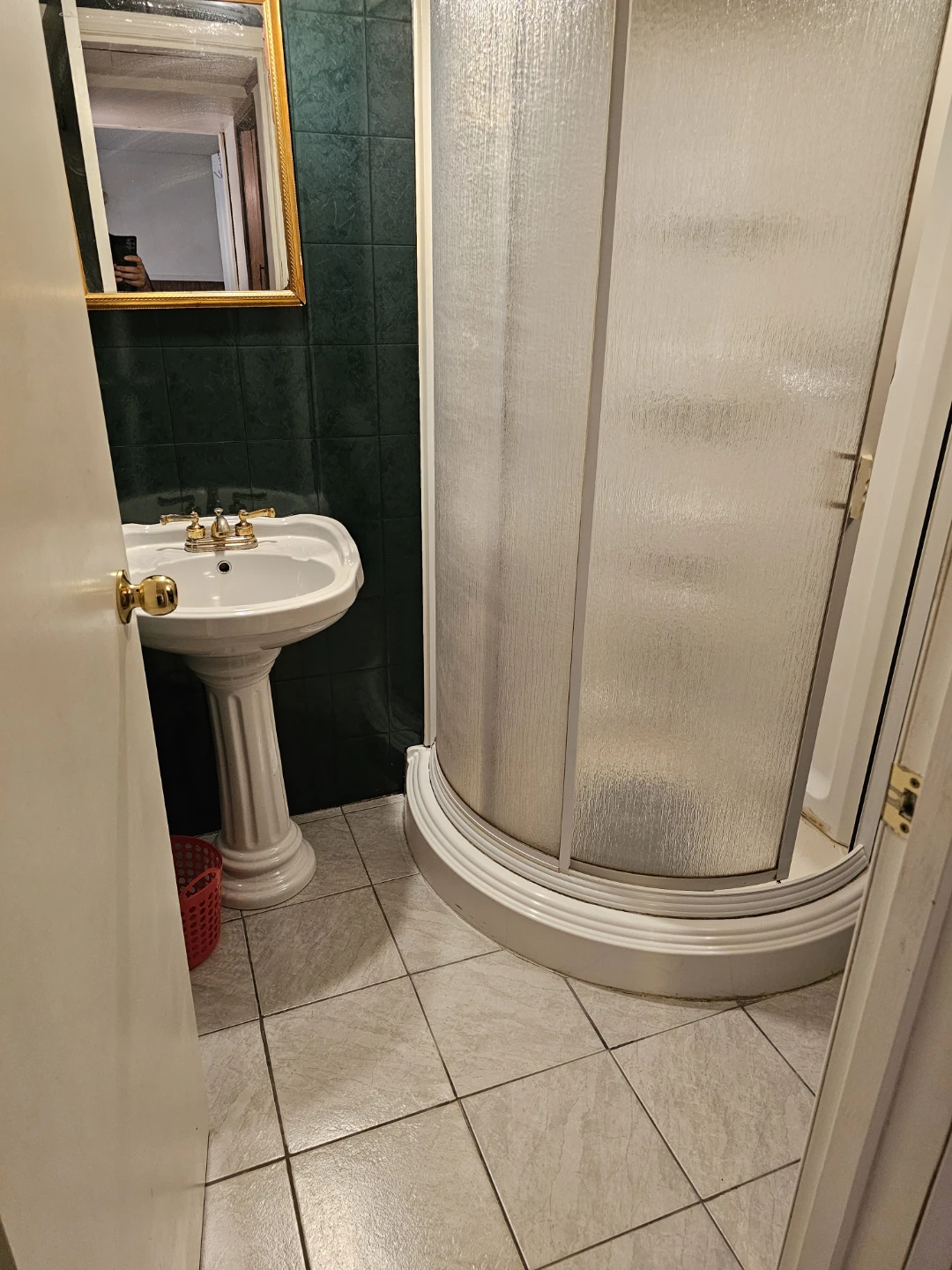 AVAIL IMMEDIATLY 2 BEDROOMS BASEMENT SUITE IN MARLBOROUGH N.E - photo 2
