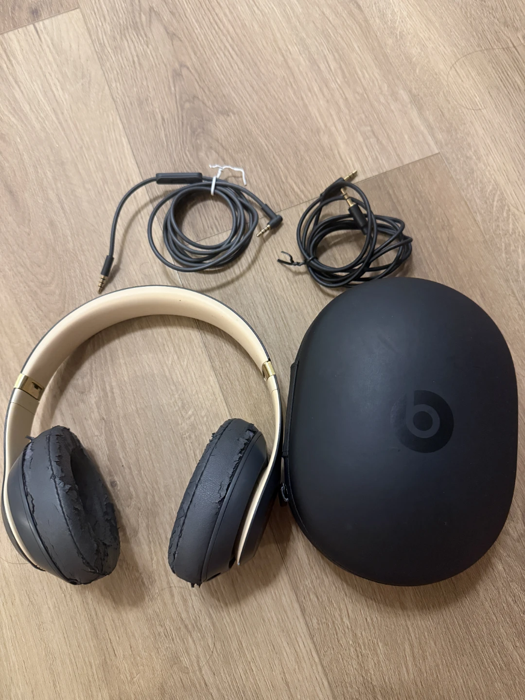 Beats Studio3 Wireless Headphones – Gold/Black  + Case & Cables