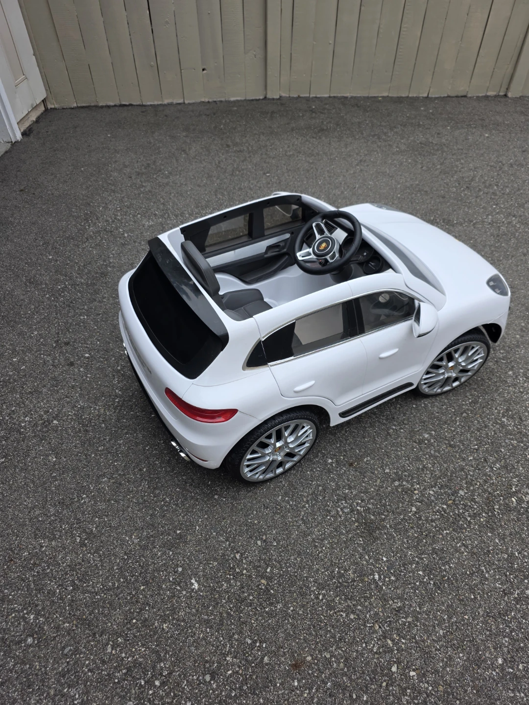White Porsche Macan Ride-On Car - photo 3