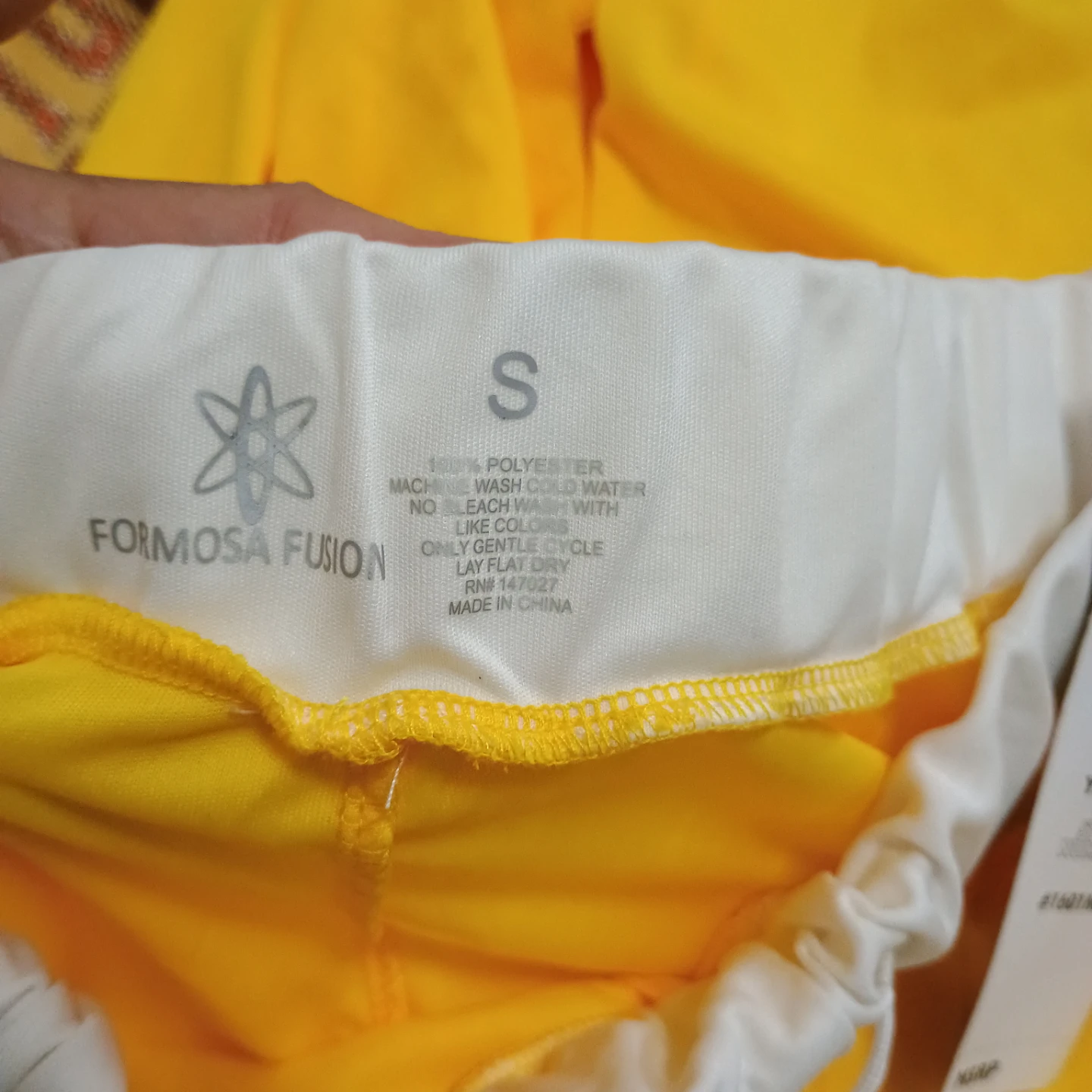Yellow t-shirt and pants - photo 5