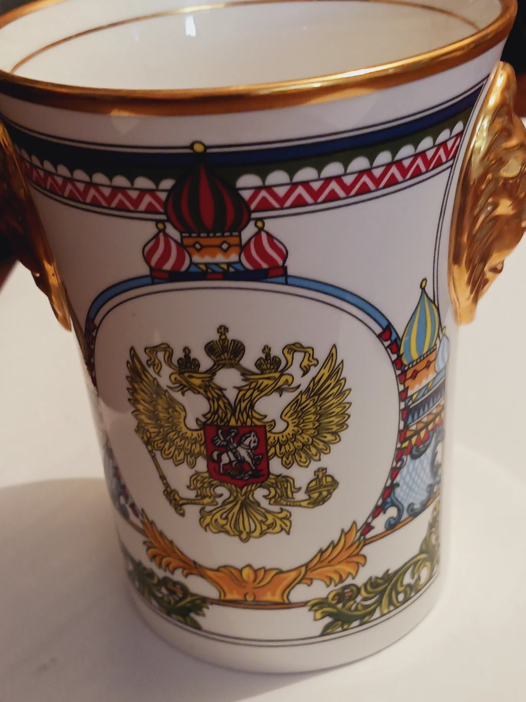 Sutherland Bone China Queen's Visit to Russia Commemorative Vase - photo 4
