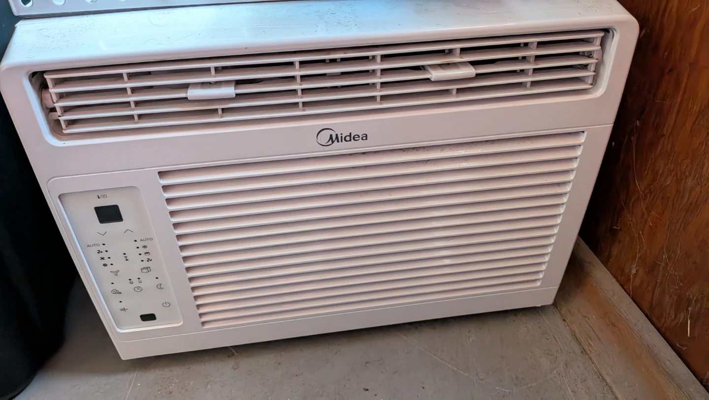 6000 BTU Air conditioner - used 2 seasons