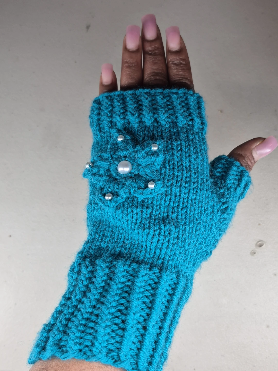 Women's knitted fingerless gloves - photo 5