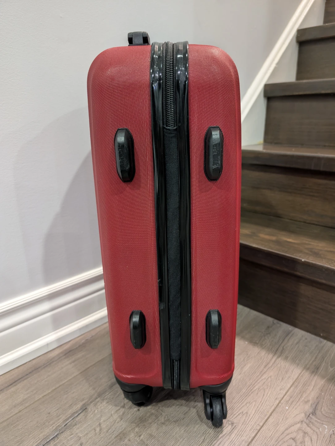 EUC - Totto Cabin / Carry-On Red Luggage - photo 3