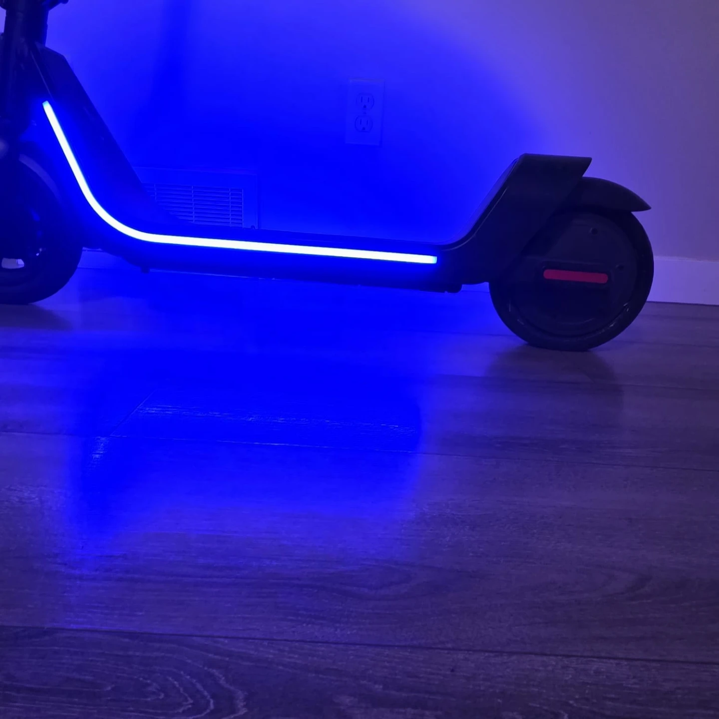 SWFT EX1 Electric Scooter – LED Lights, Foldable, Smooth Ride - photo 4