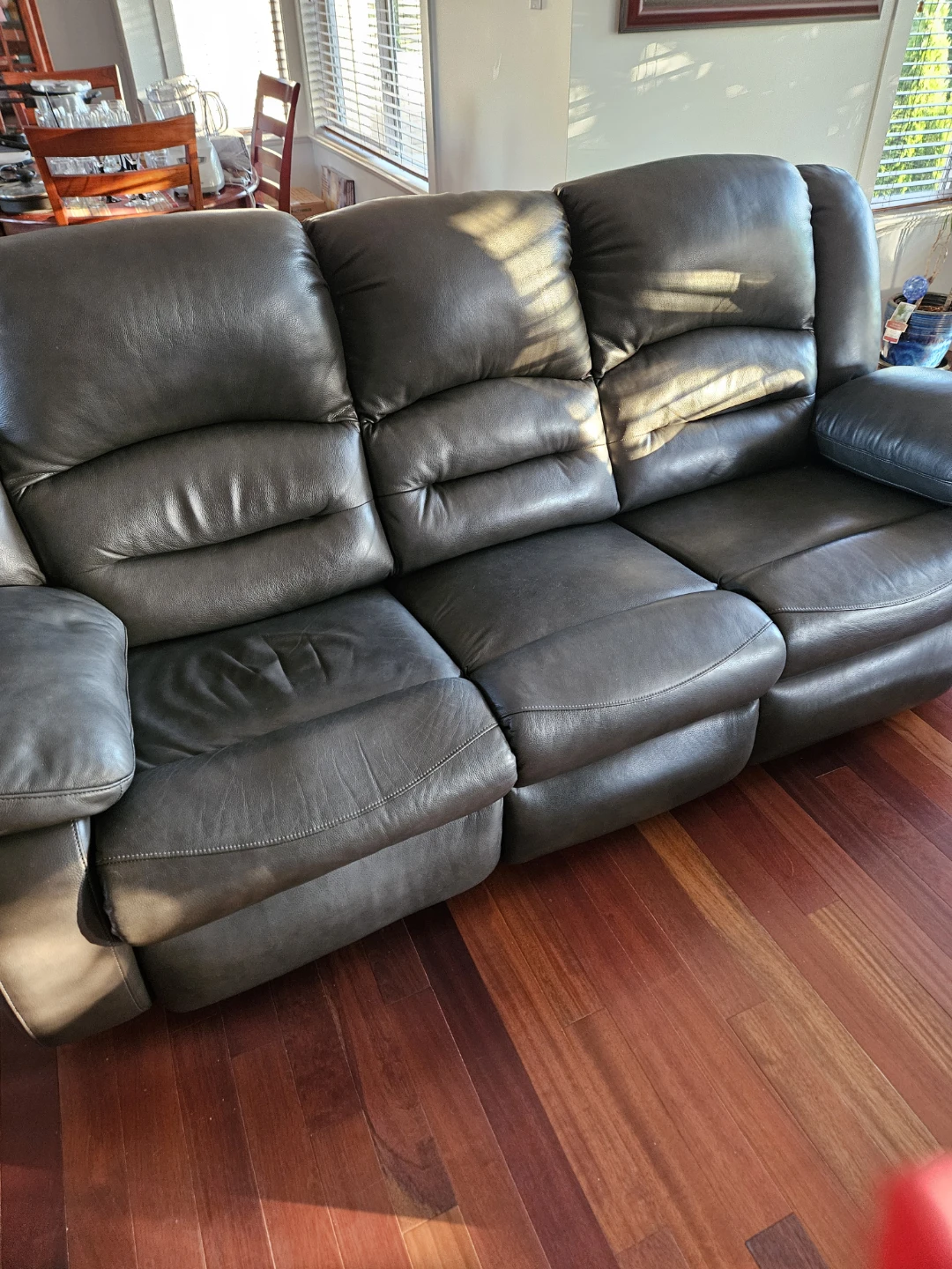 Charcoal leather reclining sofa - photo 3