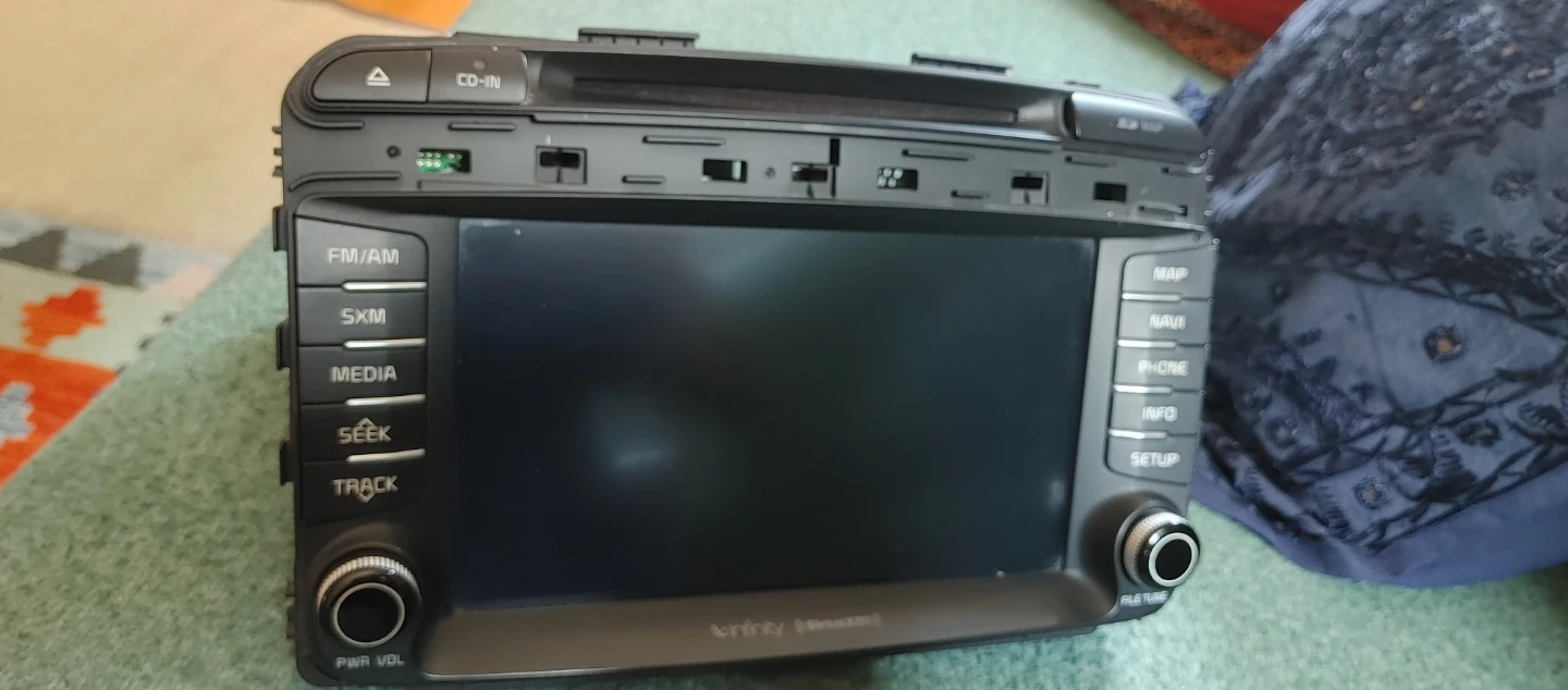 Infiniti Car Stereo with Touchscreen