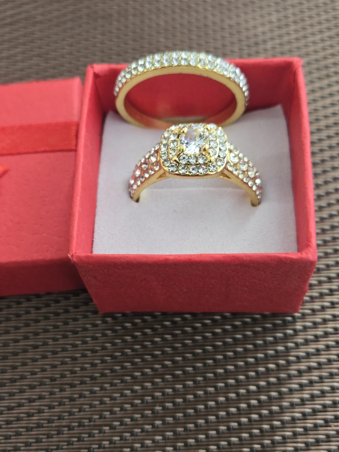 Gold coloured rings with rhinestones, set of 2