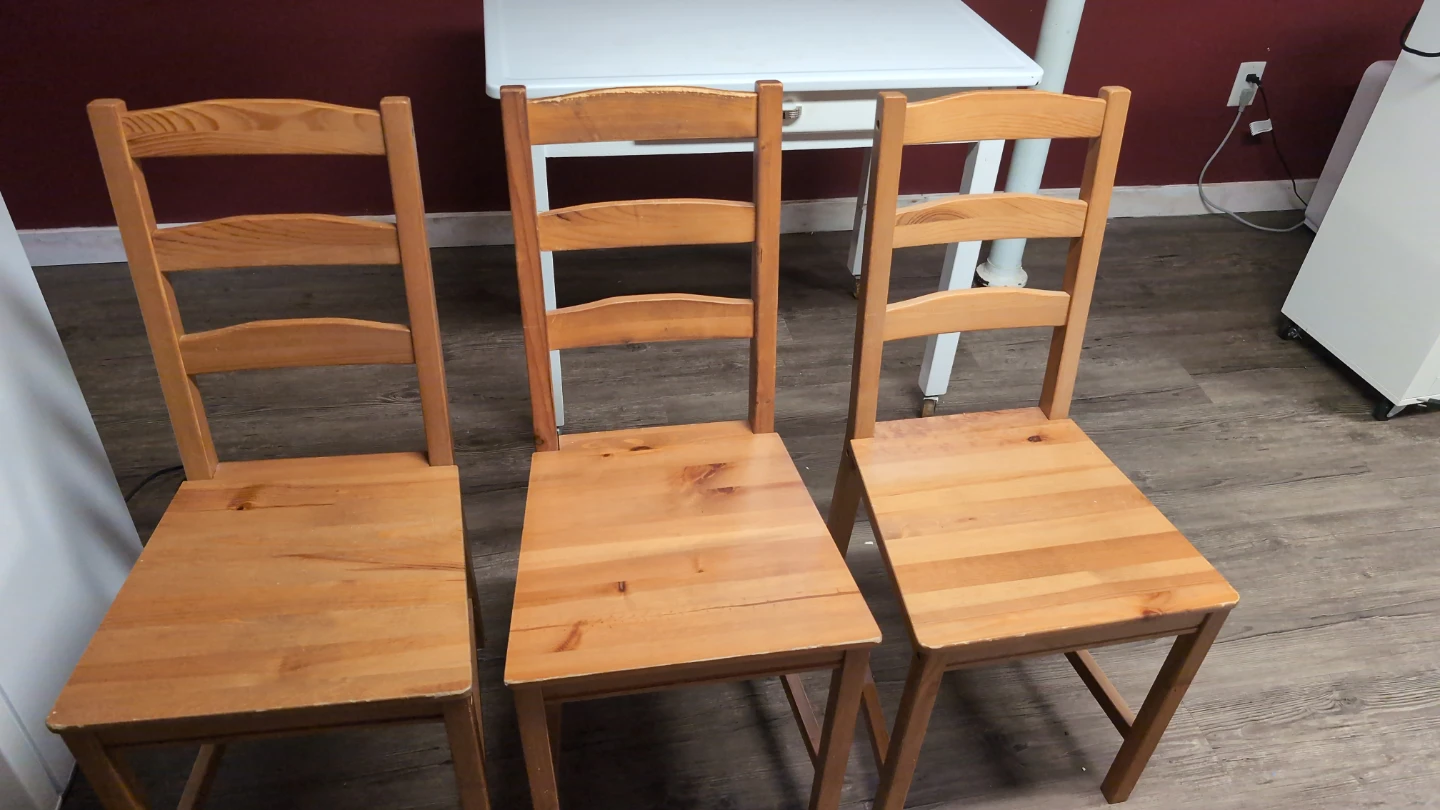 White dining table and three wooden chairs - photo 4