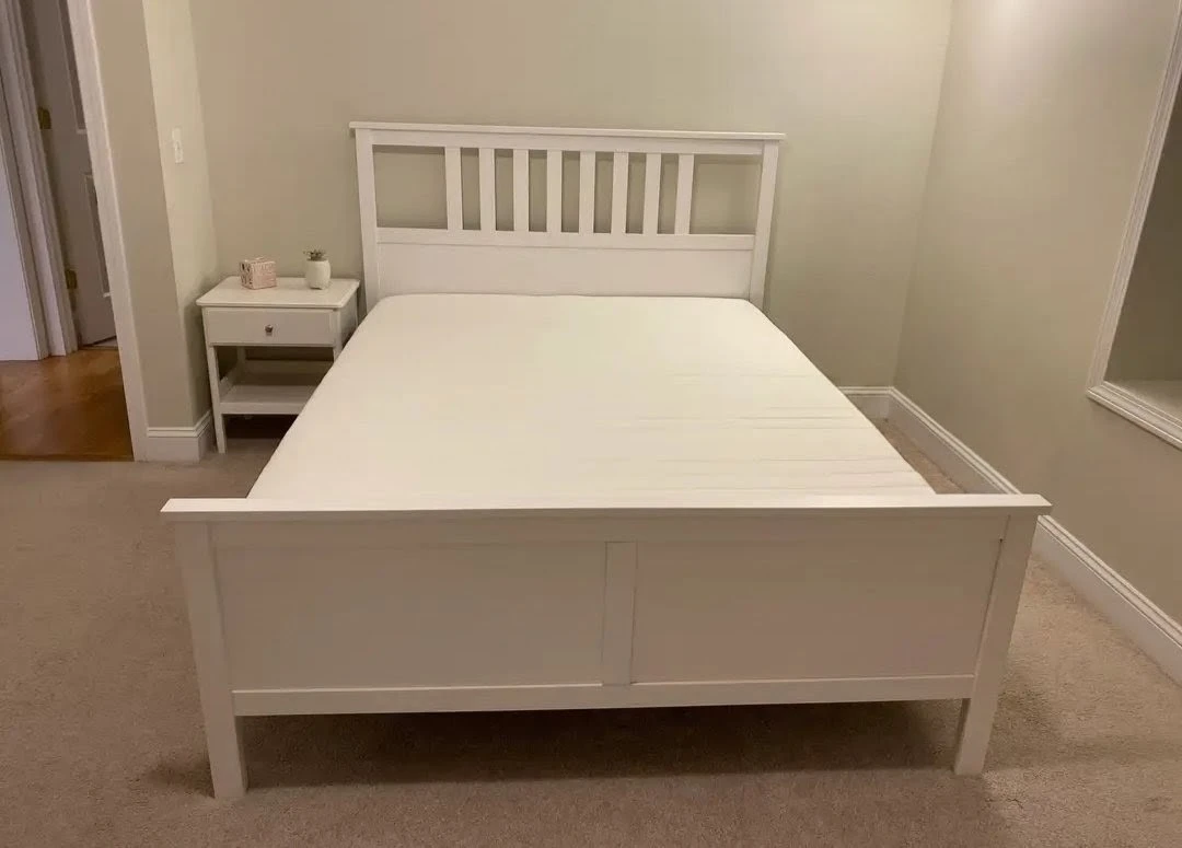 Beautiful White Wooden Bed Frame With Mattress. Queen Size. - photo 2