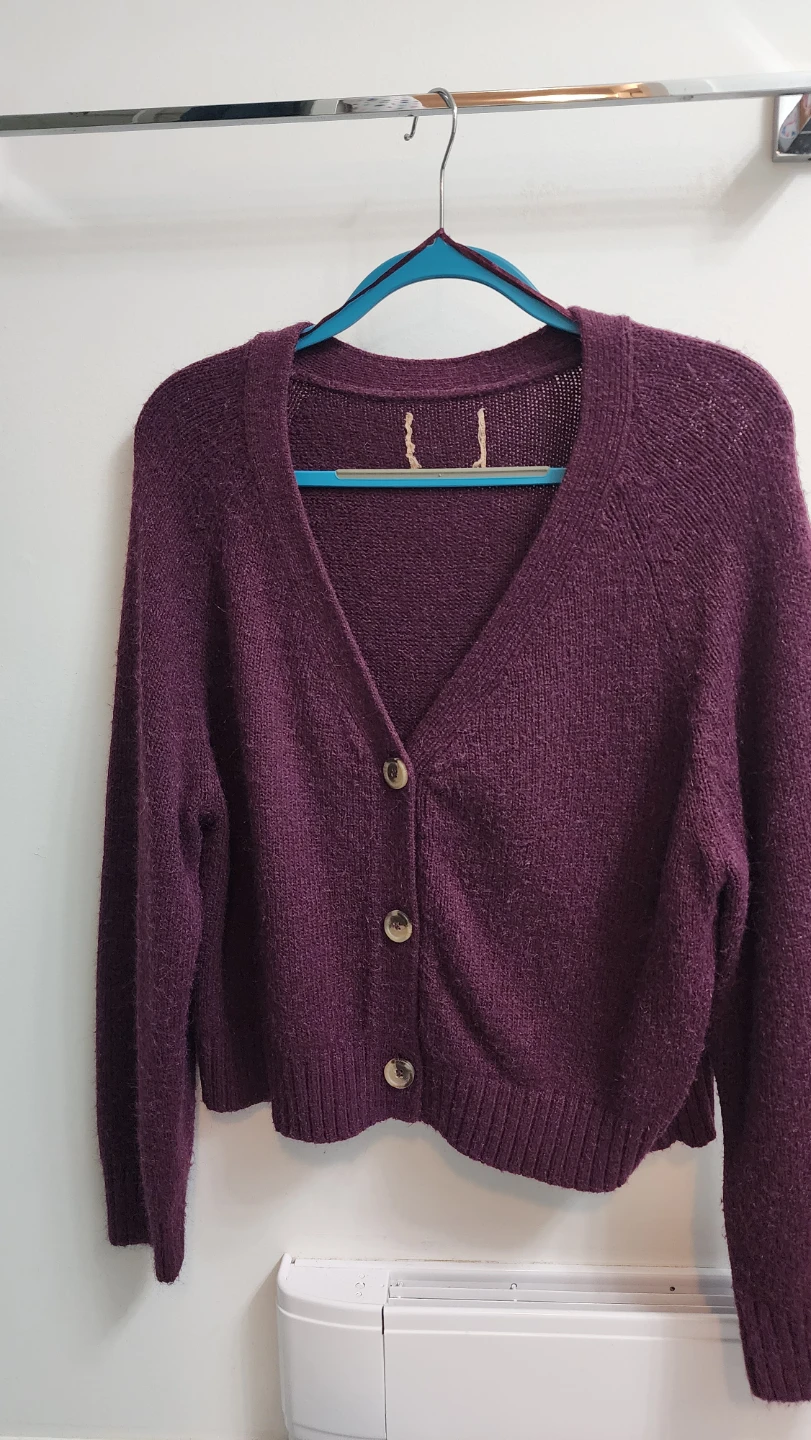 Red-purple V-Neck Cardigan