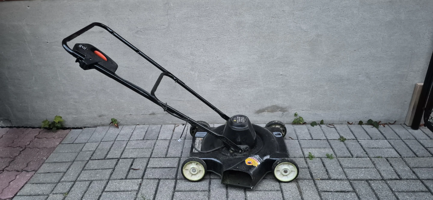 Black & Decker Electric Mower LM110