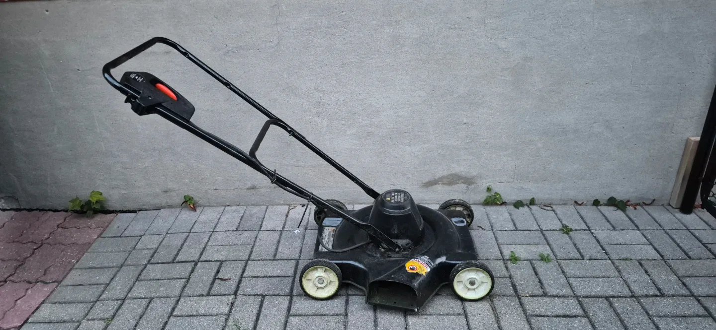 Black & Decker Electric Mower LM110