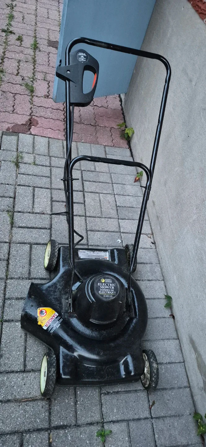 Black & Decker Electric Mower LM110 - photo 2