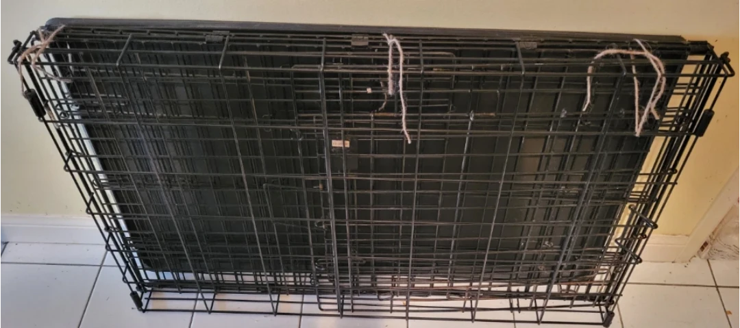Large Black Wire Dog Crate  (36 in x 23 in base)