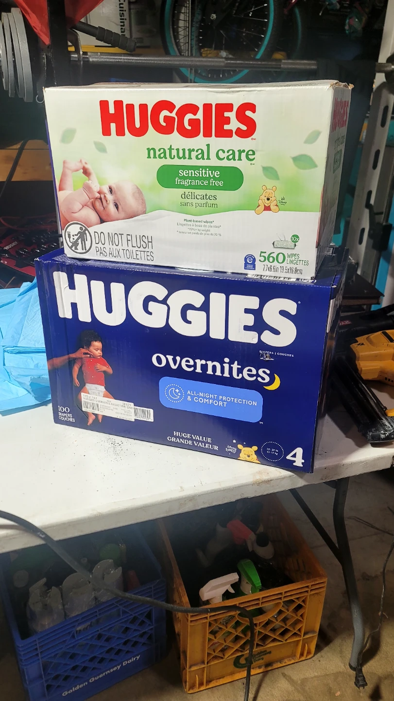 Huggies Overnites Diapers Size 4 - 100 Count with a box of wipes - photo 3