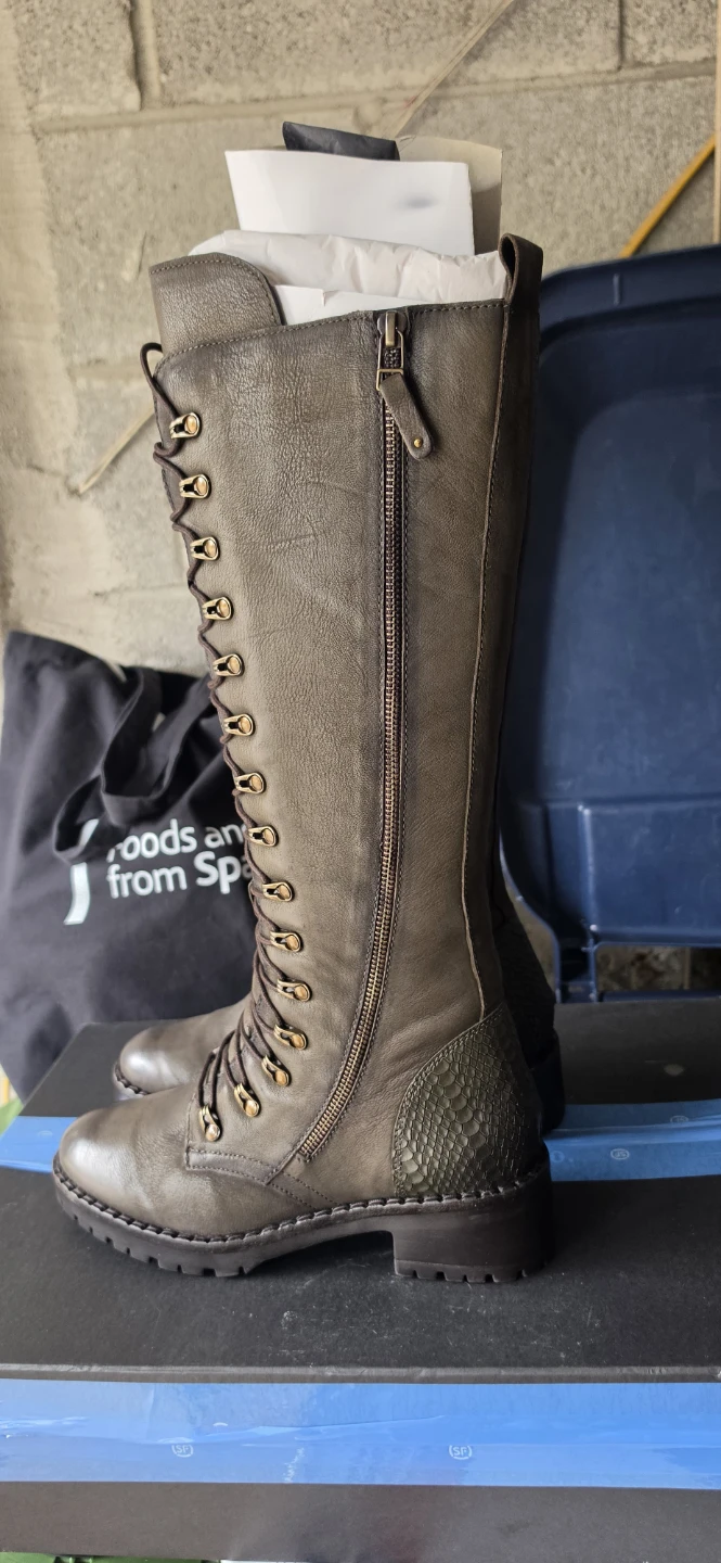 Women's Knee-High Lace-Up Boots