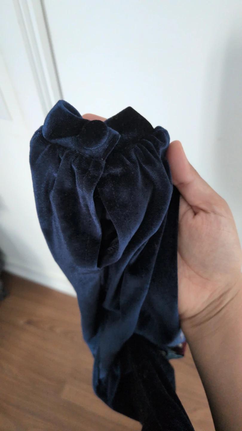 Size M Velvet Long Sleeved Blue Top - photo 5