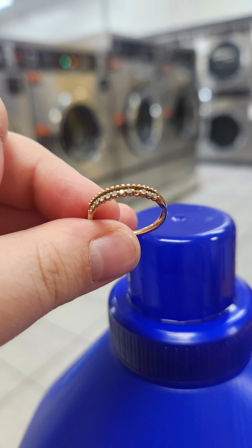 10K Gold Diamond Band Ring - photo 3