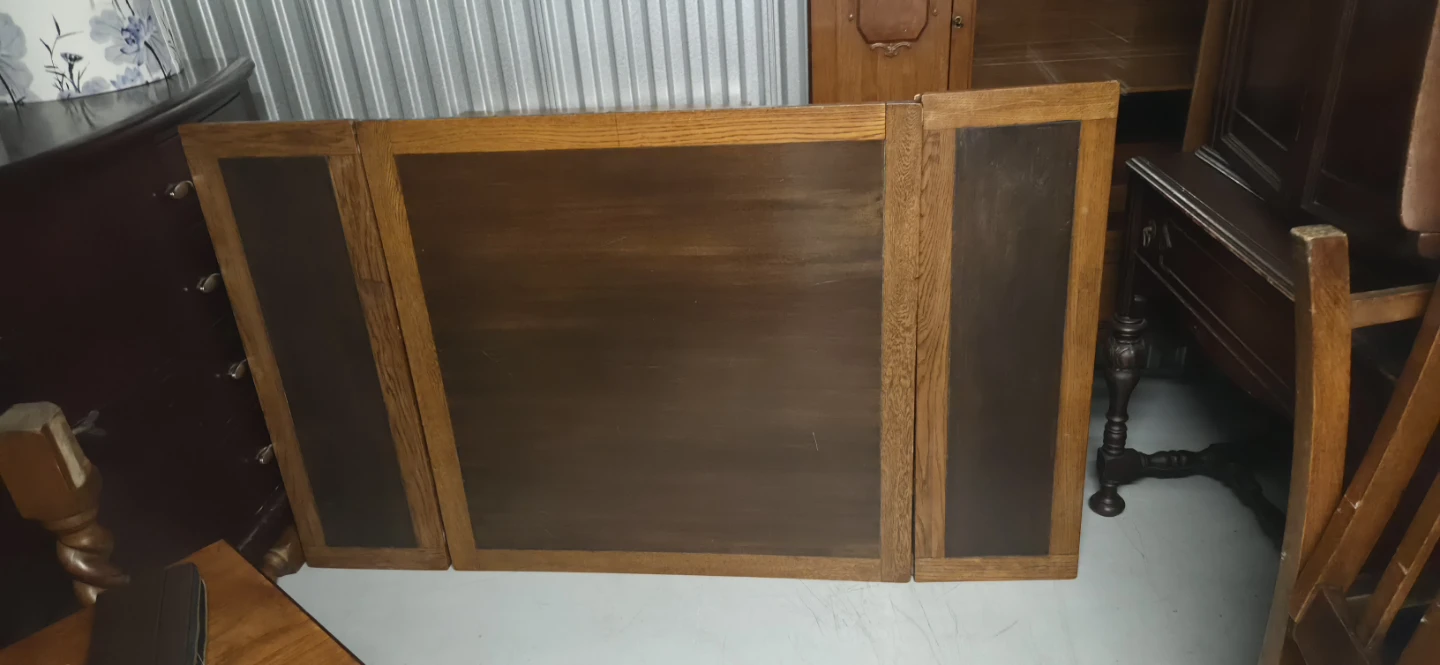 Antique Diningroom table & 4 chairs